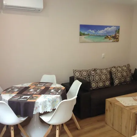 Beachfront Sea Garden Apartment Burgas