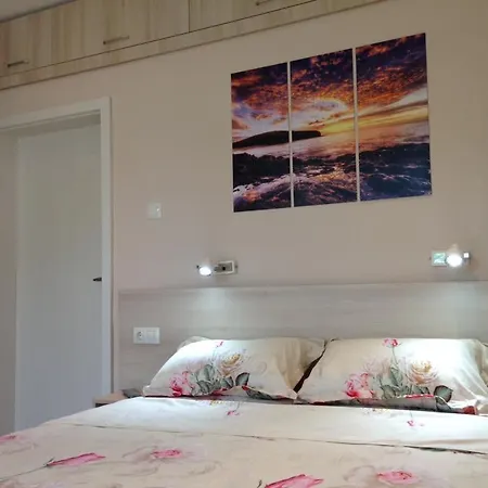 Apartman Beachfront Sea Garden *