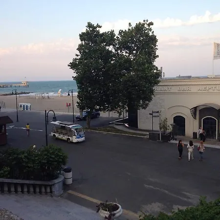 Apartman Beachfront Sea Garden *